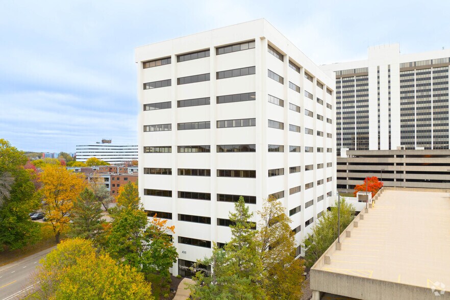 More Photos Of 435 Ford Rd, Saint Louis Park Office For Sale