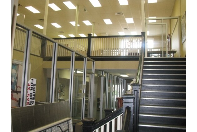 More Photos Of 10 N Public Sq, Murfreesboro Storefront Retail Office For Lease