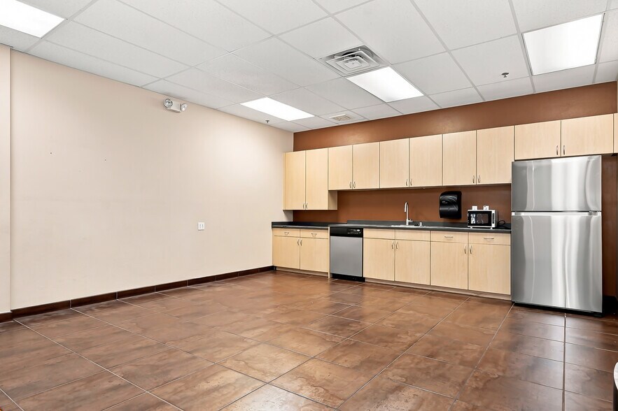 More Photos Of 2701 Crimson Canyon Dr, Las Vegas Light Manufacturing For Sale