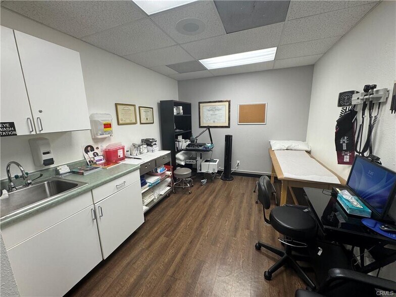 More Photos Of 56165 Twentynine Palms Hwy, Yucca Valley Medical For Lease