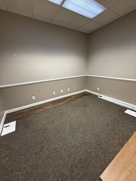 More Photos Of 600 E Main St, Radford Office For Lease