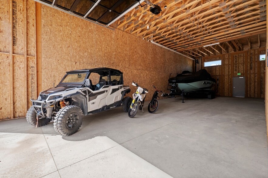 More Photos Of 80 W Center St, La Verkin Light Manufacturing For Sale