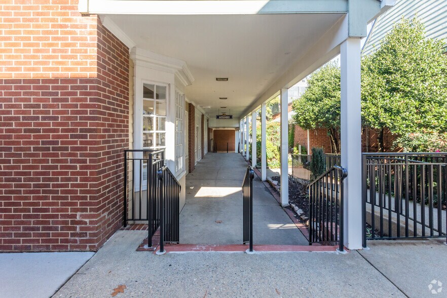 More Photos Of 9782 Gayton Rd, Richmond Unknown For Lease