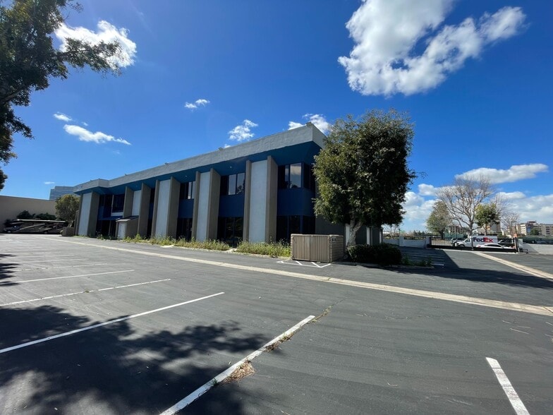 More Photos Of 171 S Anita Dr, Orange Medical For Lease