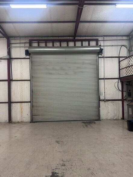 More Photos Of 10450 E Bankhead Hwy, Aledo Mixed Retail For Lease
