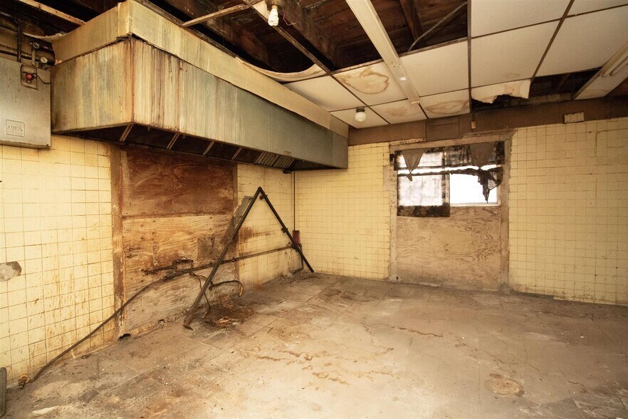 More Photos Of 620 San Agustin Ave, Laredo Storefront Retail Office For Sale