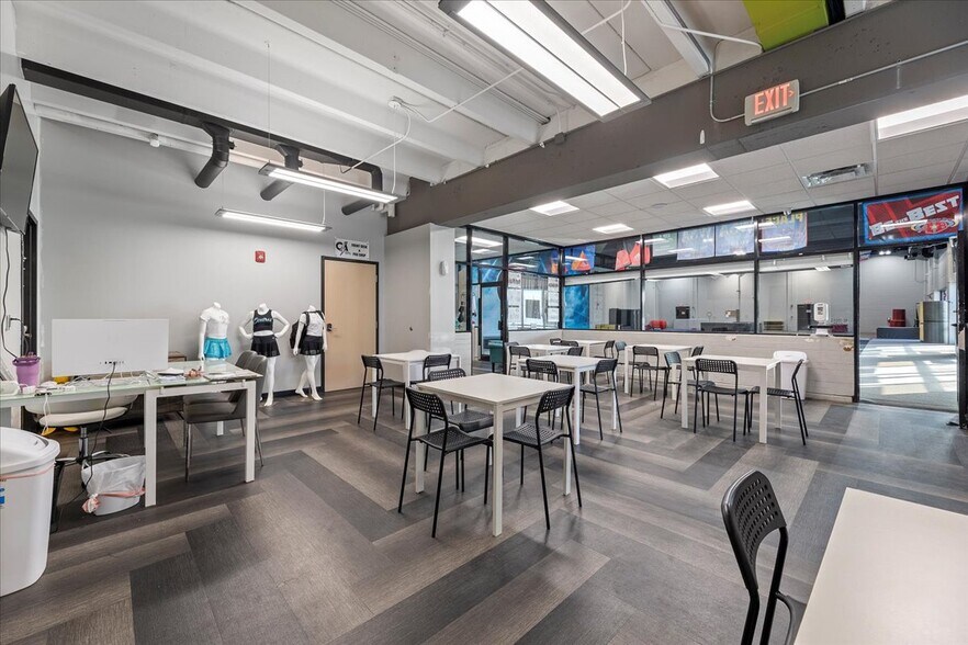 More Photos Of 7 S 4th St, Council Bluffs Health Club For Lease