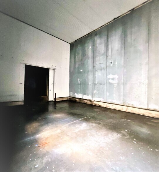 More Photos Of 1703 E Whaley St, Longview Industrial For Sale