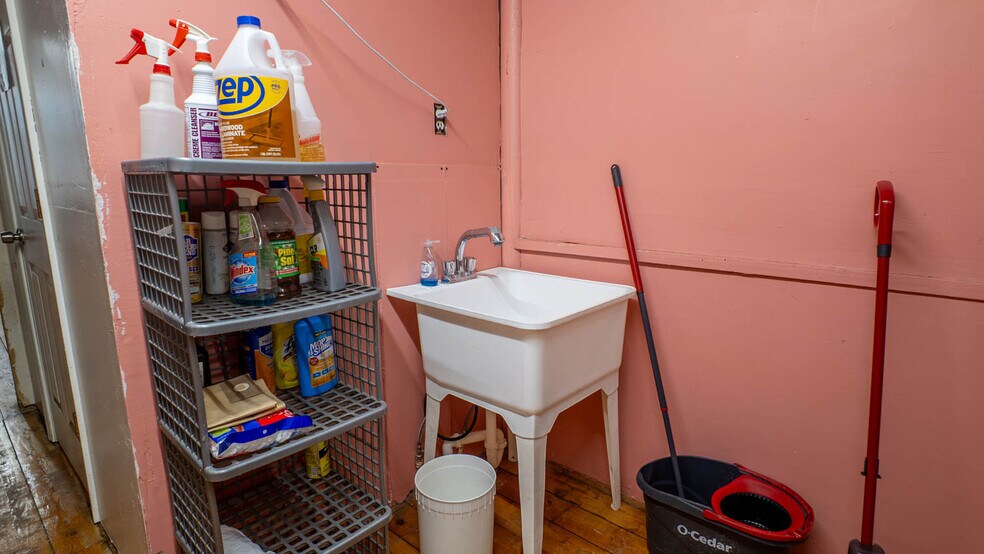 More Photos Of 385 Main St, Mammoth Spring General Retail For Sale