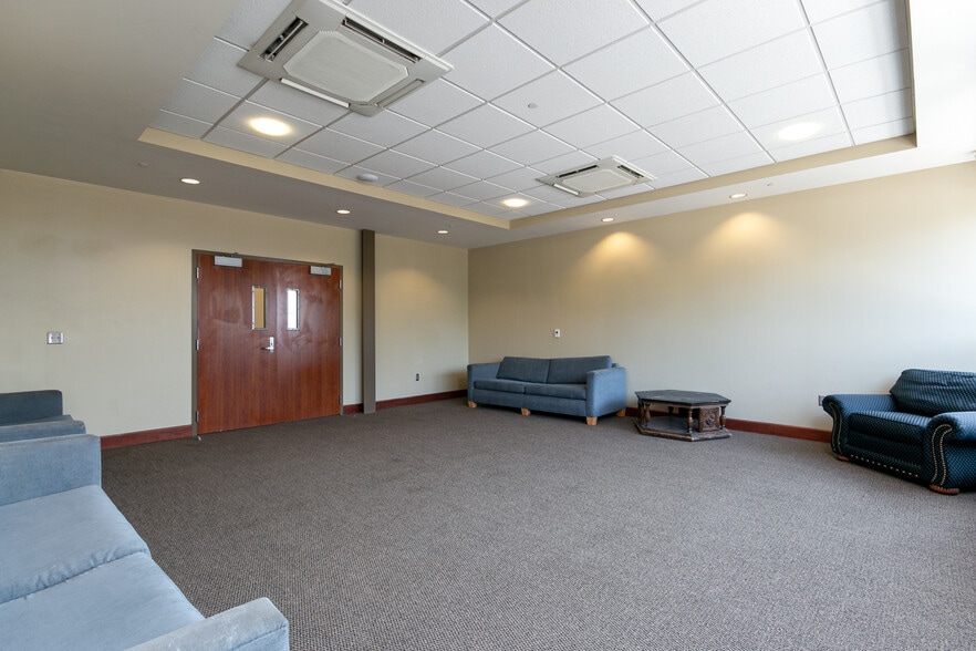 More Photos Of 1632 McCain Ln, Manhattan Sorority Fraternity House For Sale