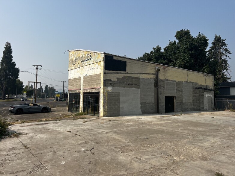 More Photos Of 711 S Pacific Hwy, Cottage Grove Freestanding For Lease