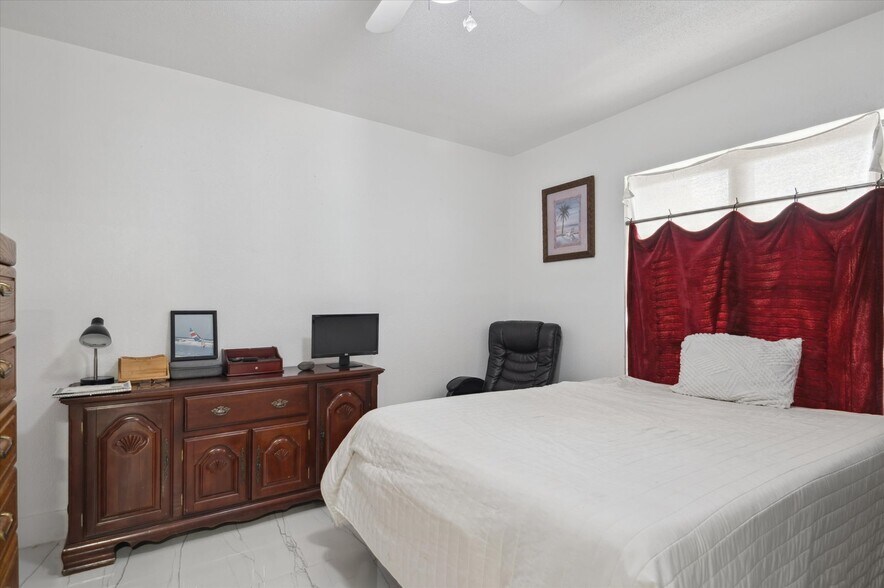More Photos Of 1715 SW 21st St, Fort Lauderdale Multifamily For Sale