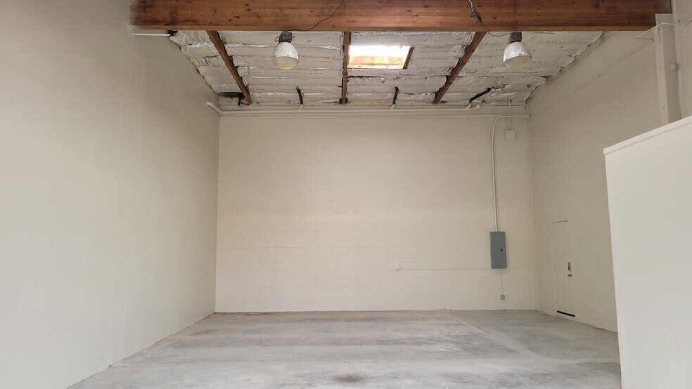 More Photos Of 2555-2557 Soquel Dr, Santa Cruz Warehouse For Sale