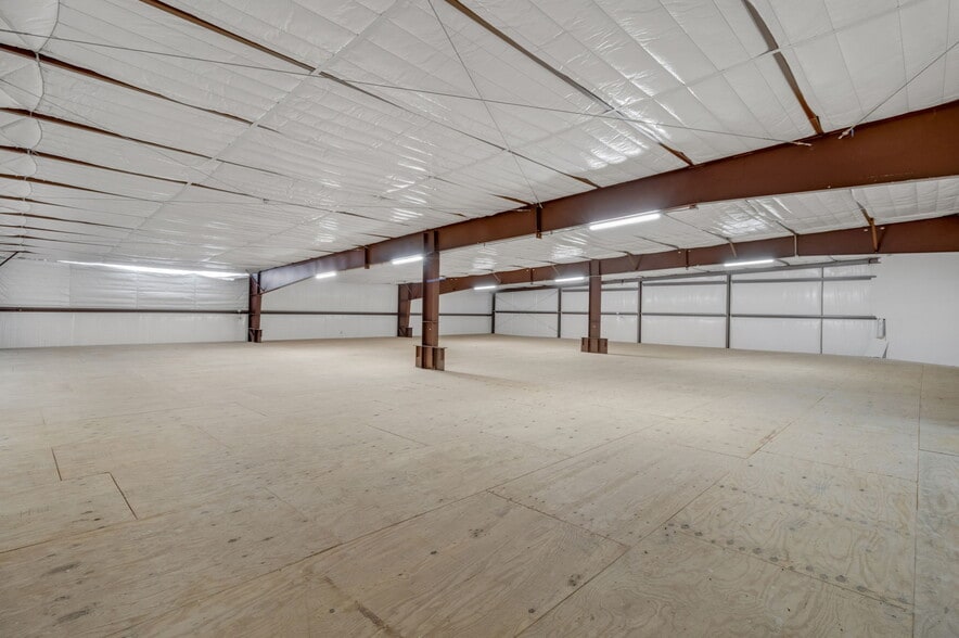 More Photos Of 8110 Parkside Ave, Baytown Warehouse For Sale