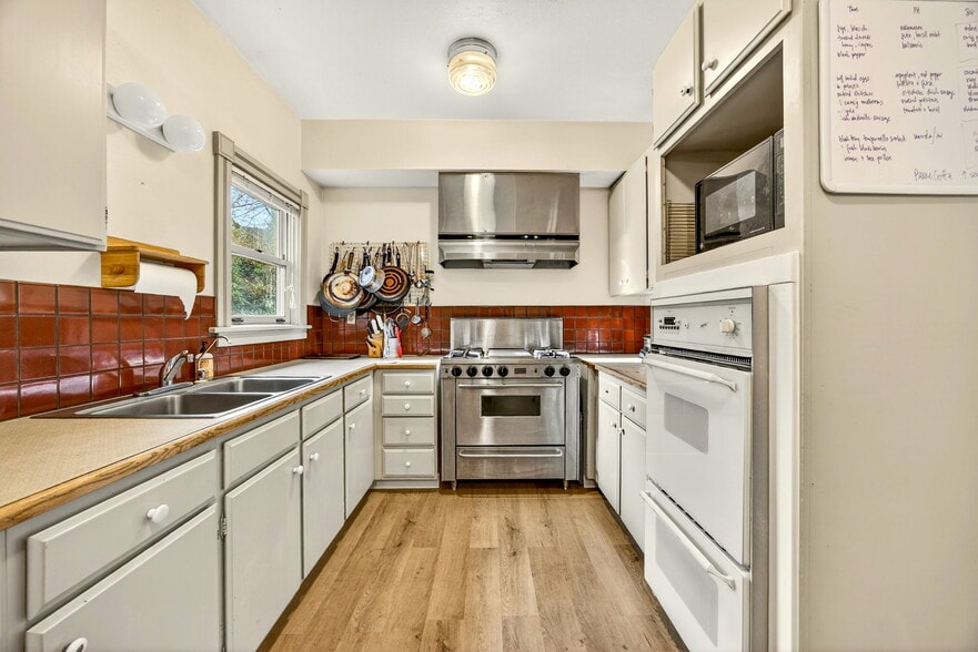 More Photos Of 668 N Main St, Ashland Hospitality For Sale