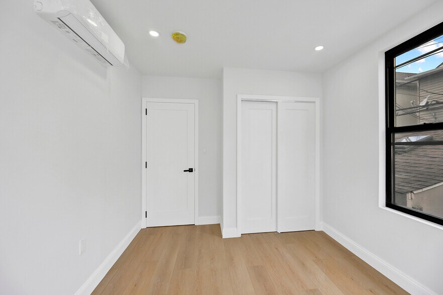 More Photos Of 3013 Brighton 5th St, Brooklyn Apartments For Sale