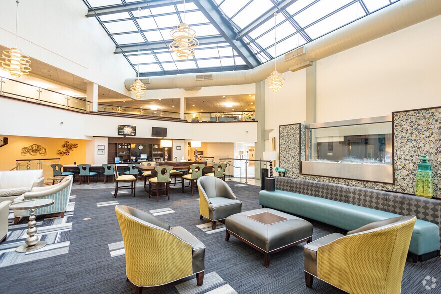 More Photos Of 1021 Koger Center Blvd, Bon Air Hotel For Lease