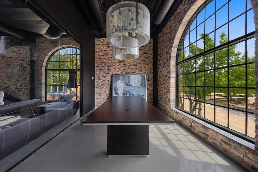 More Photos Of 4900 Arapaho Rd, Addison Office For Sale