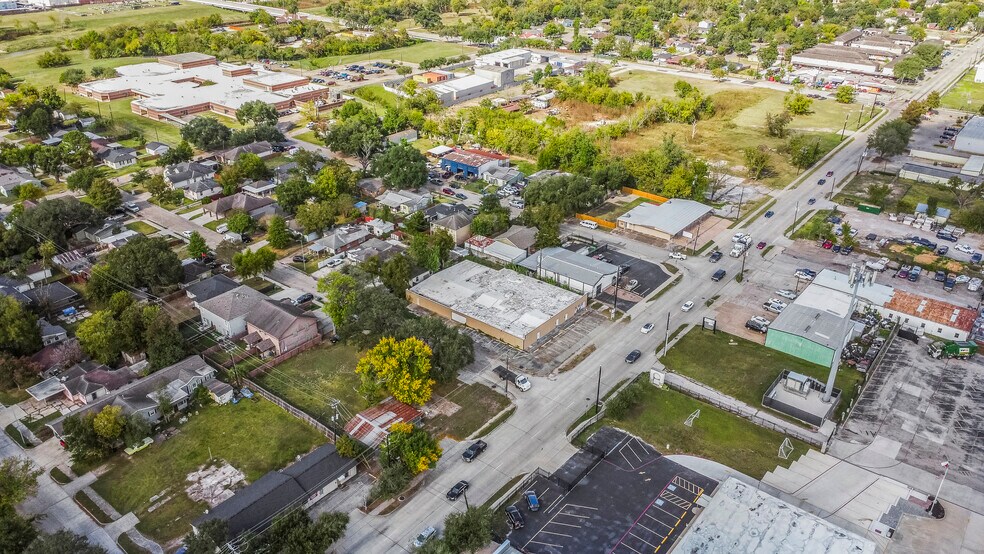 More Photos Of 1018 Shaver St, Pasadena Warehouse For Sale