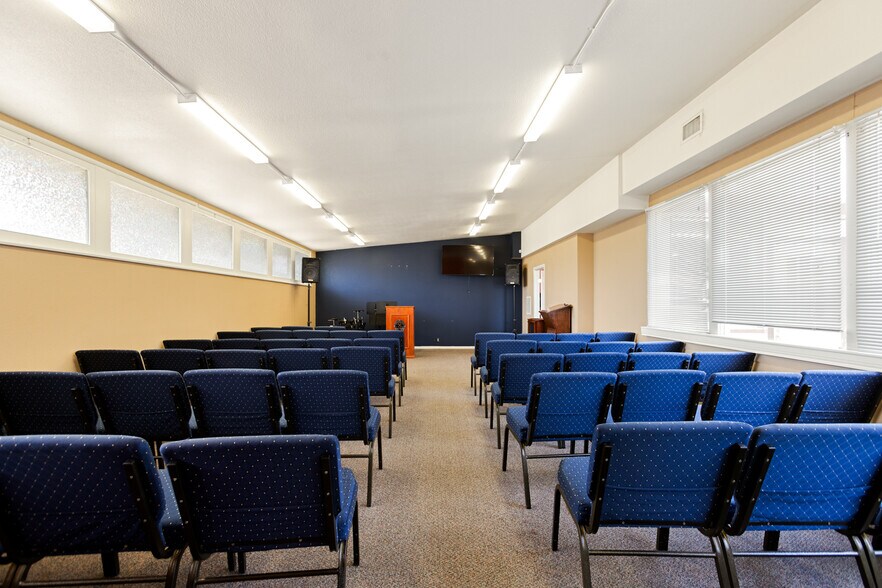 More Photos Of 635 Veile Ave, Beaumont Office For Lease