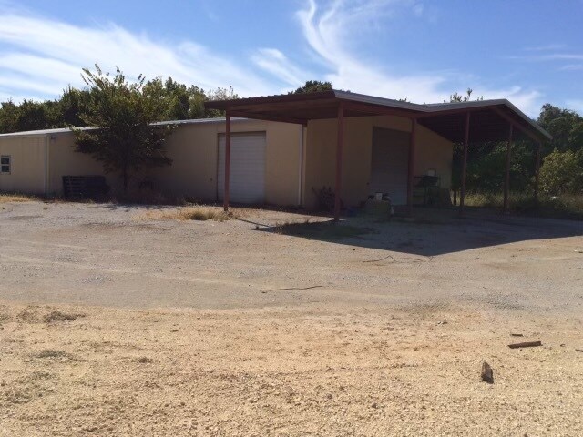 More Photos Of 1808 Barnett Dr, Weatherford Warehouse For Lease