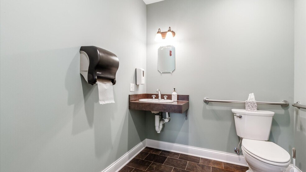 More Photos Of 120 W Main St, Somerset Flex For Sale