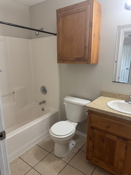 More Photos Of 101-124 S Cherokee Ave, Dewey Apartments For Sale