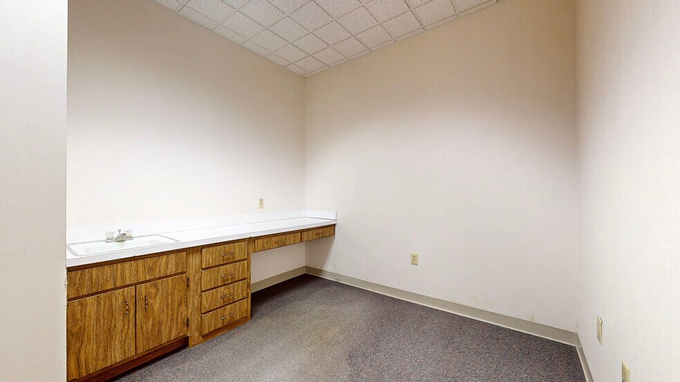 More Photos Of 2228-2230 Sunset Blvd, Steubenville Office For Lease