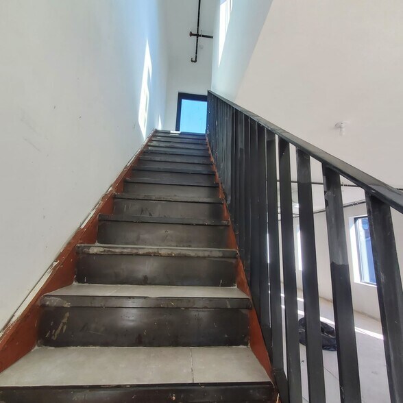 More Photos Of 17 Herkimer Pl, Brooklyn General Retail For Sale