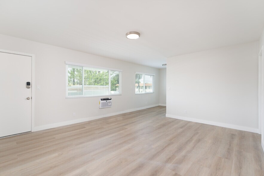 More Photos Of 2670 Ellendale Pl, Los Angeles Dormitory For Sale