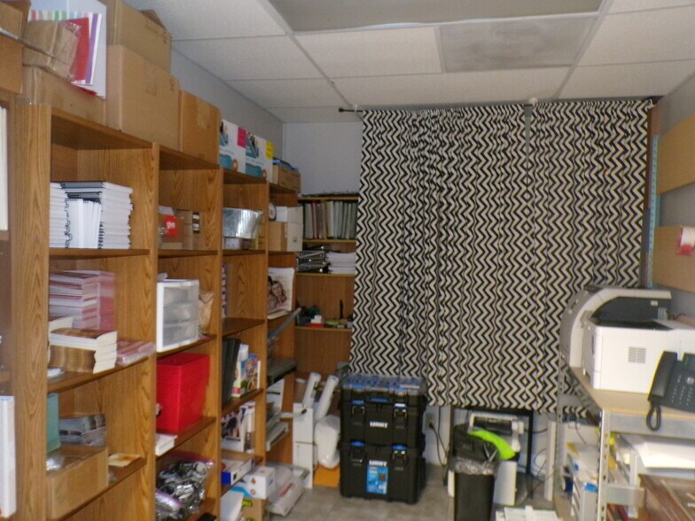 More Photos Of 7619-7621 E 46th Pl, Tulsa Showroom For Sale