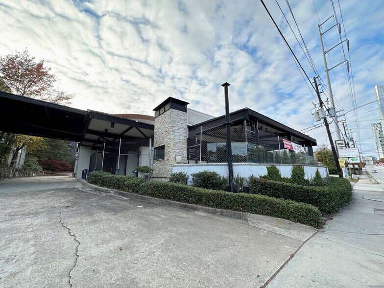Primary Photo Of 3102 Piedmont Rd NE, Atlanta Restaurant For Lease