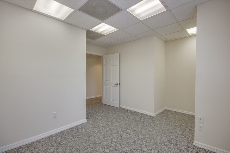 More Photos Of 10911 Harmony Park Dr, Bonita Springs Light Distribution For Sale