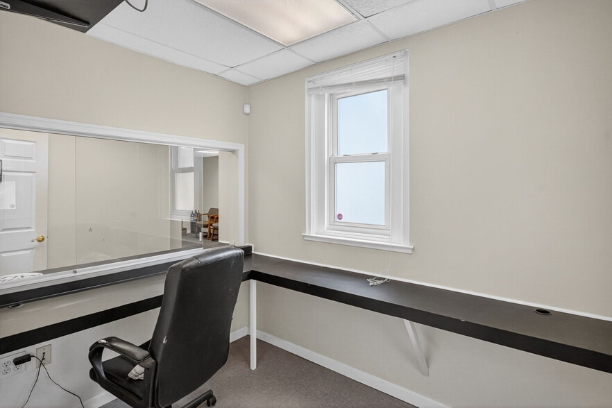 More Photos Of 1106 Broadway, Fountain Hill Office Residential For Sale