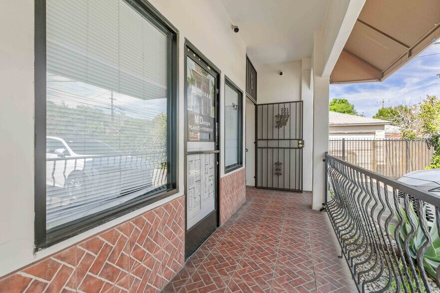 More Photos Of 1108 5th St, San Fernando Storefront Retail Office For Sale