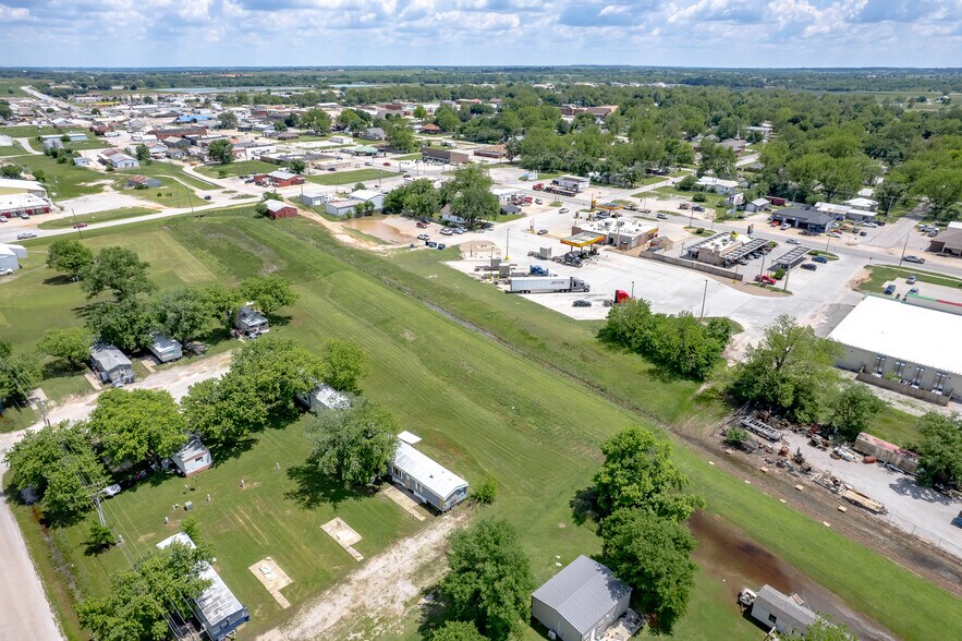 More Photos Of 107.5 4th, Lindsay Land For Sale