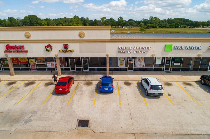 More Photos Of 1591 E Hwy 6, Alvin Storefront For Sale