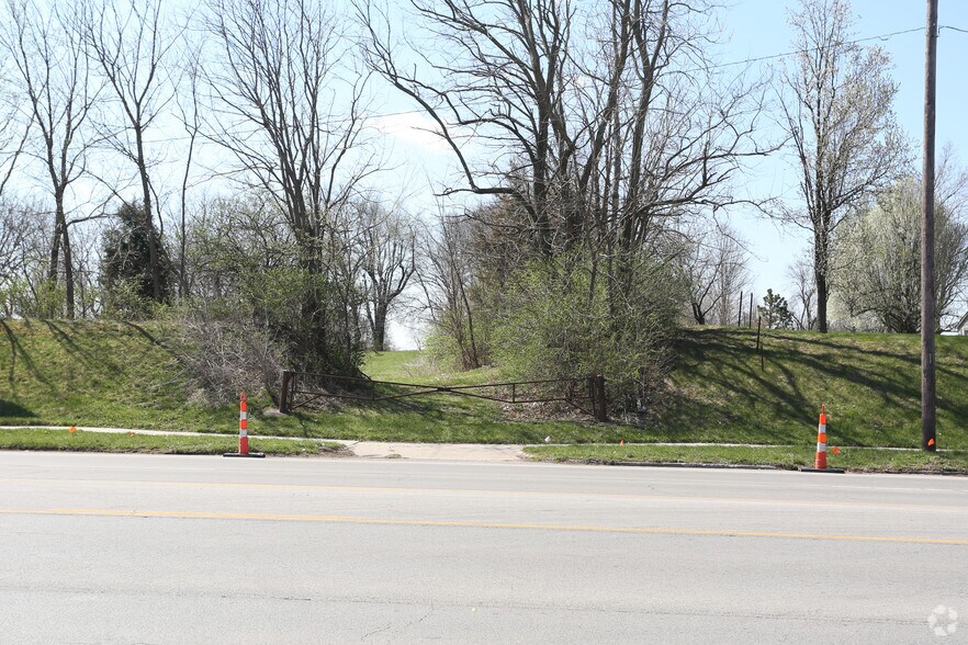 More Photos Of 1404 E 23rd St S, Independence Land For Sale