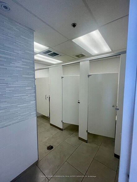 More Photos Of 894 Caledonia Rd, Toronto Warehouse For Lease