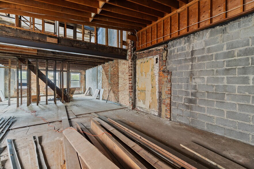 More Photos Of 663 W Pratt St, Baltimore Storefront Retail Residential For Sale