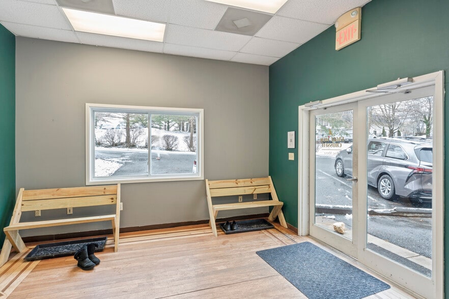 More Photos Of 105 E Cornwell Ln, Purcellville Warehouse For Sale