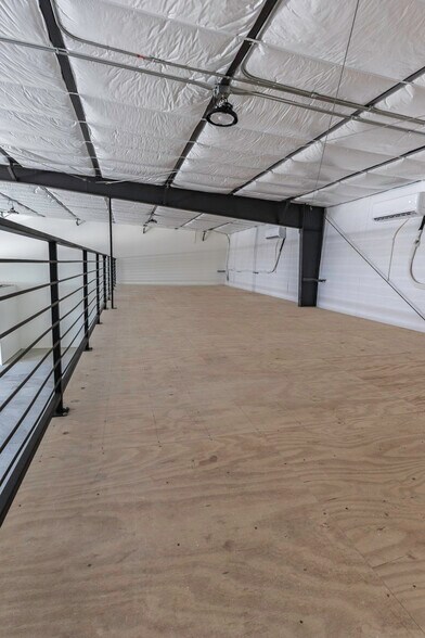 More Photos Of 11089 N US Highway 301, Oxford Light Manufacturing For Lease