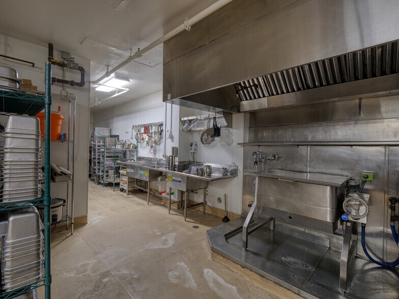 More Photos Of 648-654 S Broadway, Los Angeles General Retail For Lease