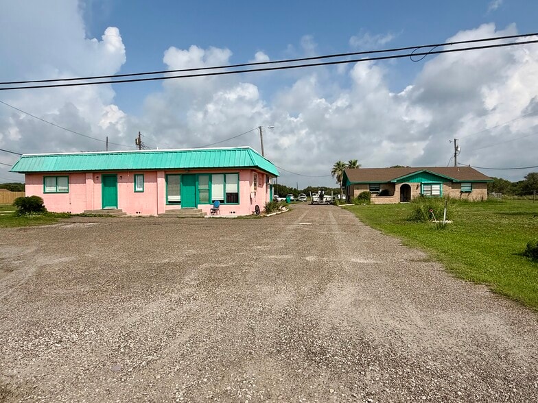 Primary Photo Of 1438 N State Highway 35, Aransas Pass Hotel For Sale