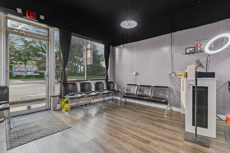 More Photos Of 700 N Union Ave, Alliance Freestanding For Sale