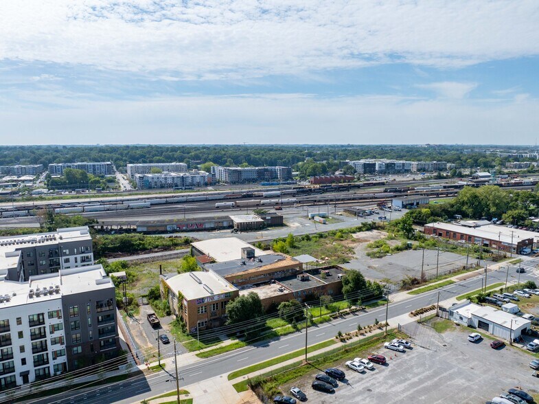 More Photos Of 2130 N Tryon St, Charlotte Flex For Sale