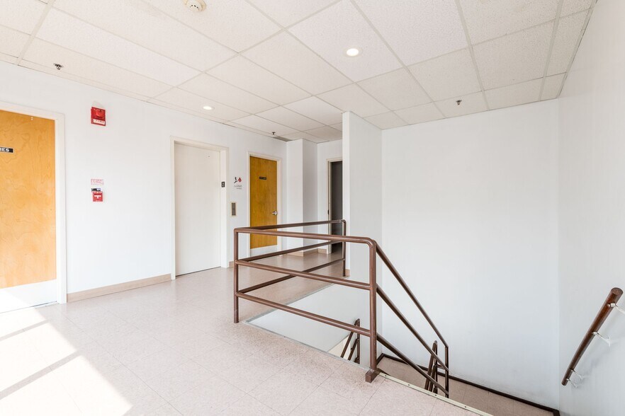 More Photos Of 350 National Blvd, Long Beach Storefront Retail Office For Lease