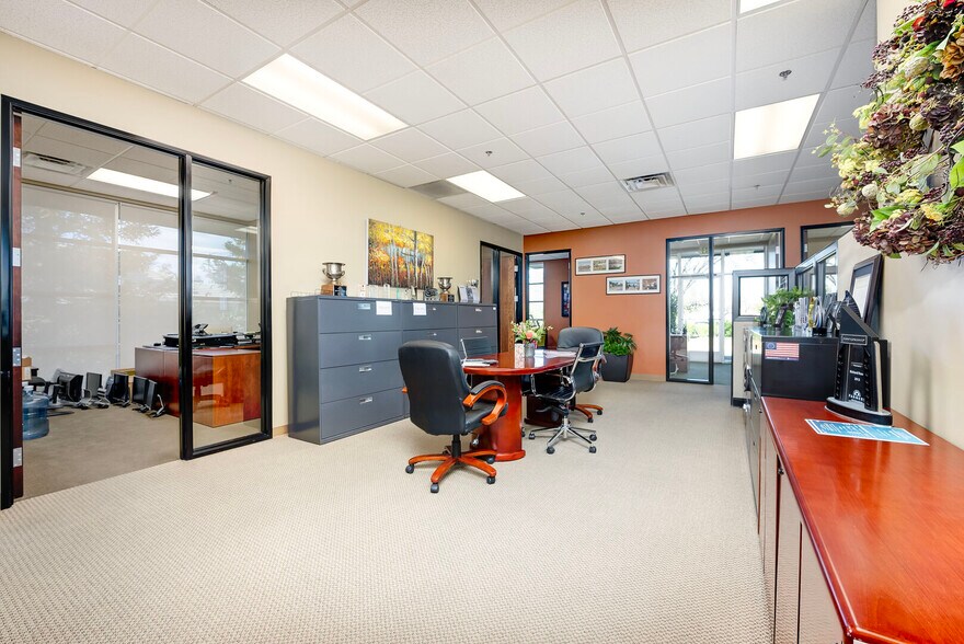 More Photos Of 951 Reserve Dr, Roseville Medical For Sale