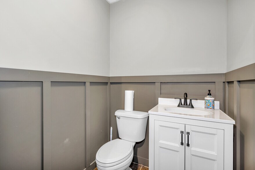 More Photos Of 10352 Atomic Rd, North Augusta Flex For Sale