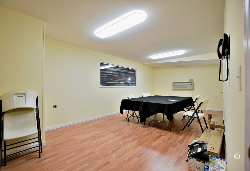 More Photos Of 300 Delano Dr, Manchester Warehouse For Sale